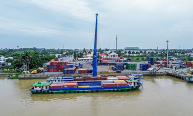 Vận chuyển container tuyến TP.HCM - Miền Tây và ngược lại bằng sà lan